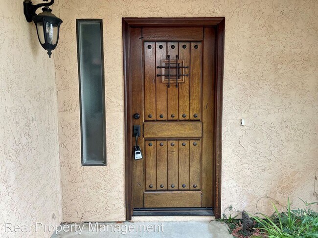 Building Photo - 3 br, 2.5 bath House - 2724 Luciernaga Street