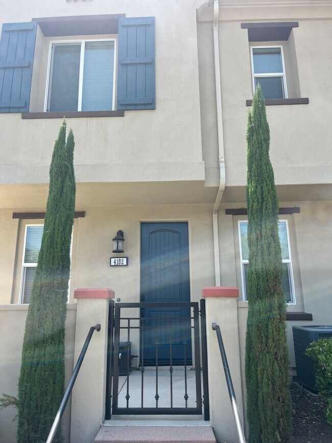 Building Photo - 4102 Calle Arbol