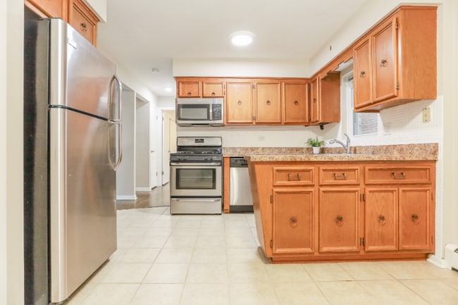 Foto del edificio - 8614 W Berwyn Ave