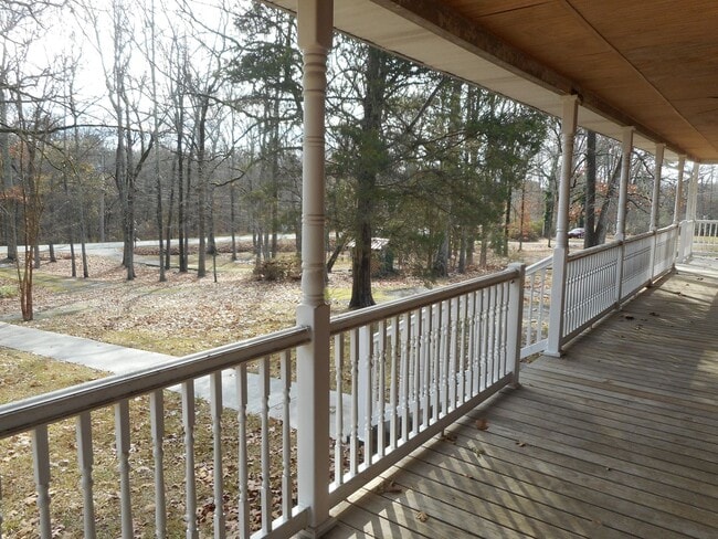 Foto del edificio - Beautiful 4 Bedroom 2 Bath Ranch Home on India Hook