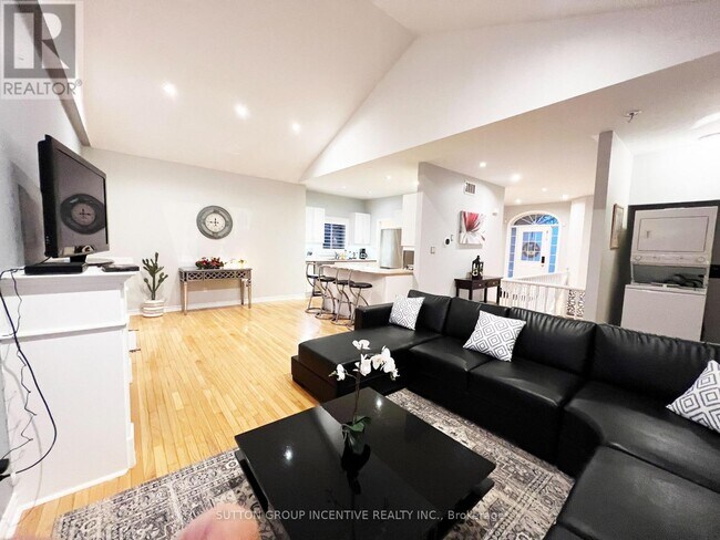 Photo du bâtiment - 38 Hurst Dr