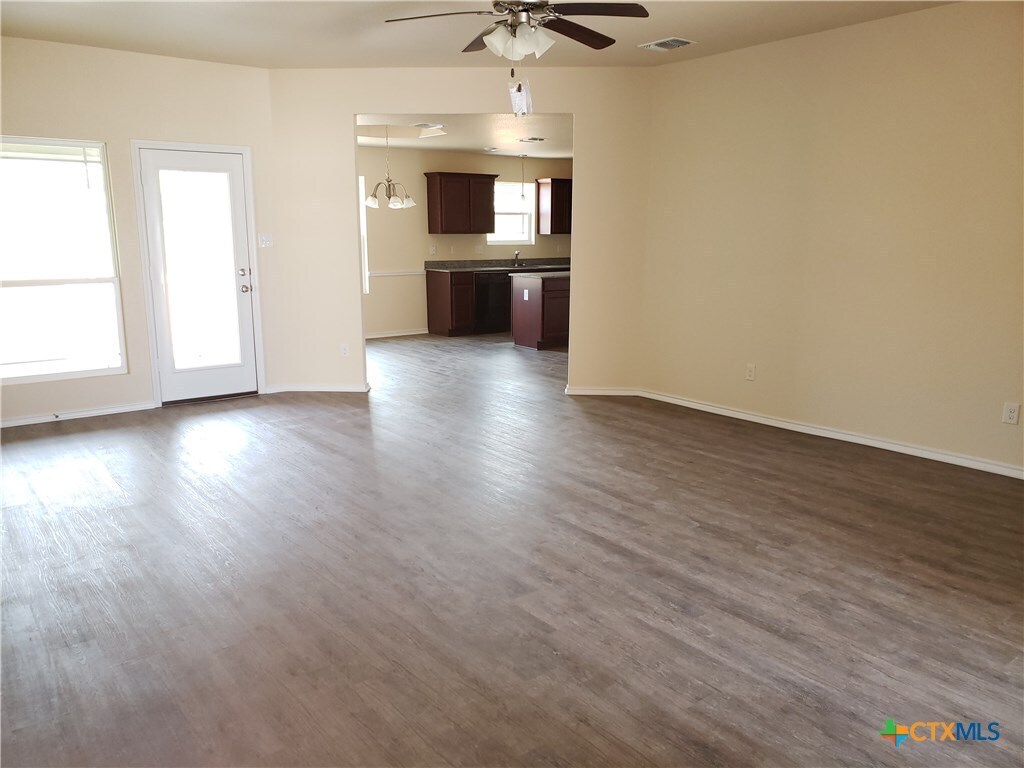 Foto del edificio - 704 Liberty Valley Dr