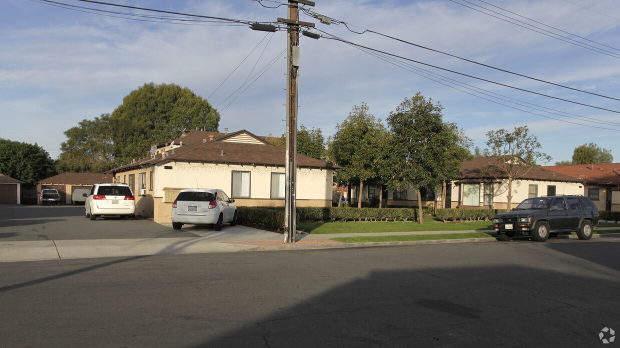 Primary Photo - 6131 Kingman Ave