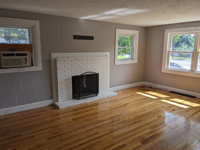 Living room - 583 Main St