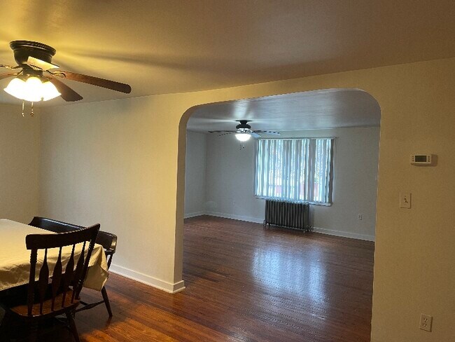 Foto del edificio - 913 Grange Rd