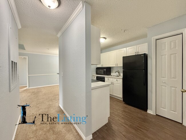 Building Photo - 18001 Richmond Pl Dr