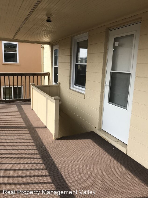 2 br, 1 bath House 1311 Fletcher Avenue House Rental in Dunbar, WV