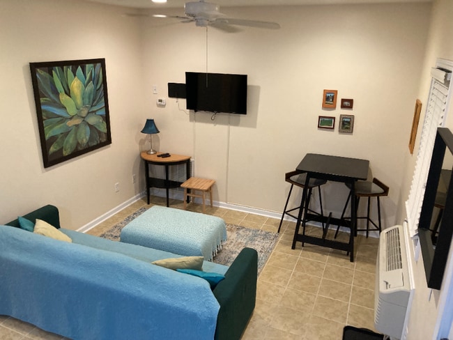 Foto del edificio - 238 N Crestwood Dr