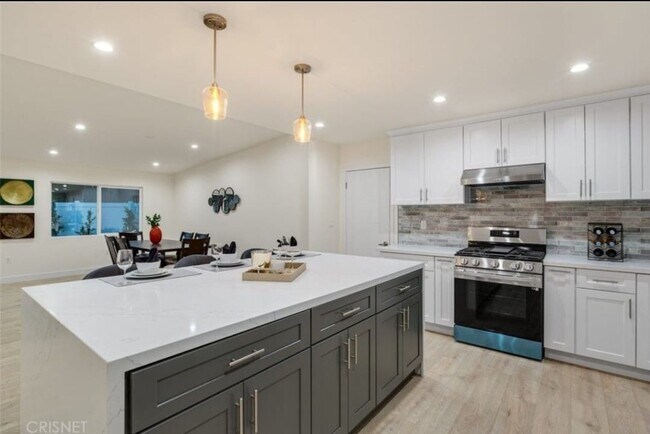 Building Photo - 5115 Rigoletto St