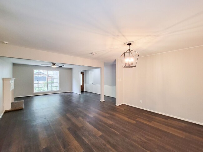 Foto del edificio - Welcome to your dream rental! This meticulously remodeled 3-bedroom, 2-bathroom home in the heart...
