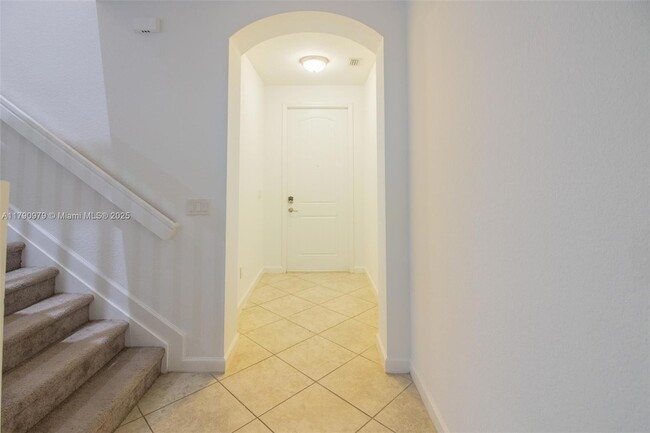 Building Photo - 9596 Town Parc Cir S