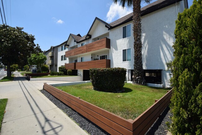 Foto del edificio - 15049 Burbank Blvd