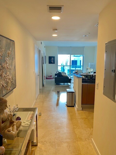 Building Photo - 1060 Brickell Ave