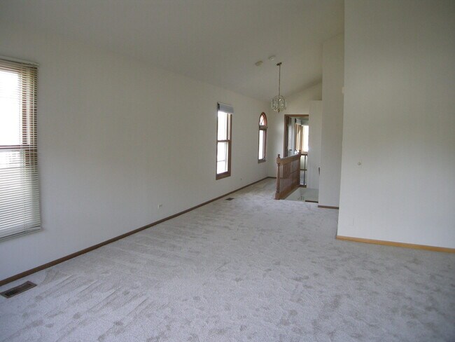 Building Photo - 250 Doral Ct