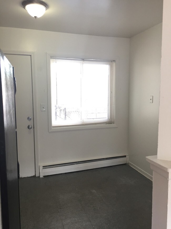 Building Photo - 2111 N Elmwood Ave