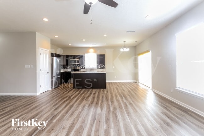 Building Photo - 8116 Borland Dr