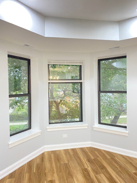 Building Photo - 1305 E 69th St