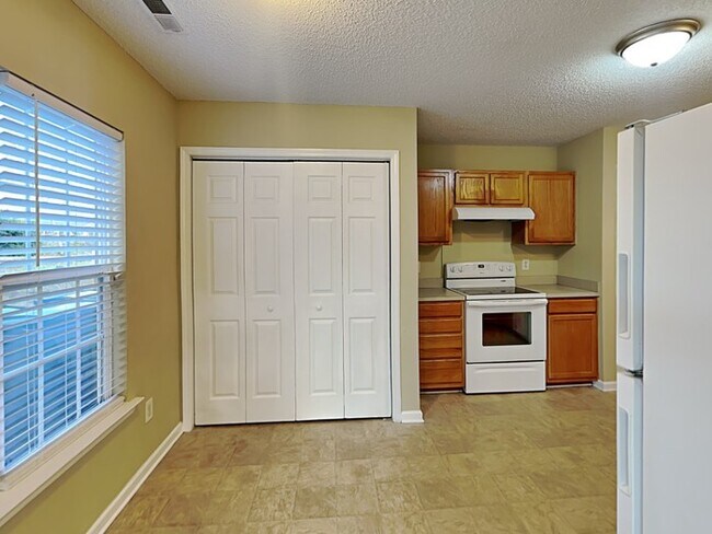Building Photo - 10440 Gold Pan Rd