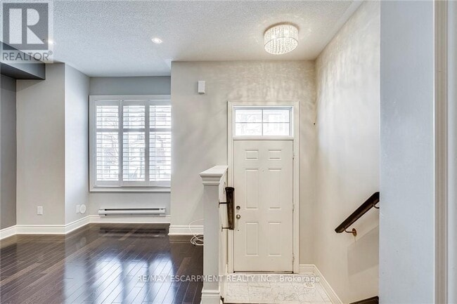 Building Photo - 3 Johnson Farm Ln