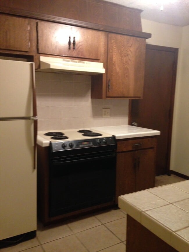 Building Photo - A 3 bed, 2 bath Duplex in Broken Arrow