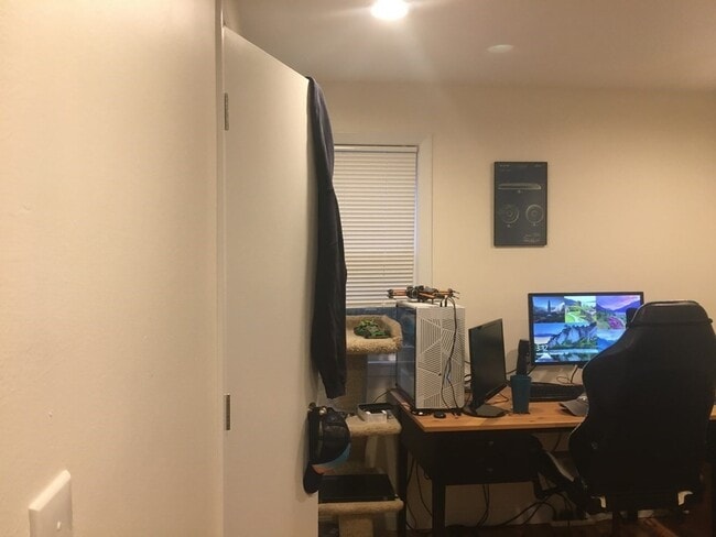 Building Photo - 157 Central St