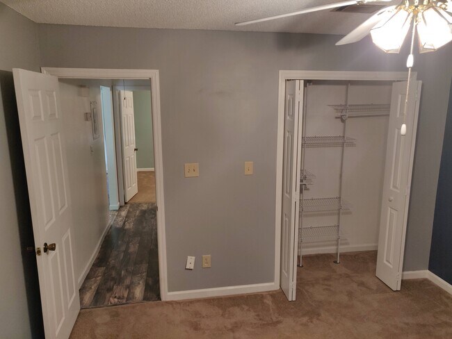 Building Photo - 351 Somerset Dr