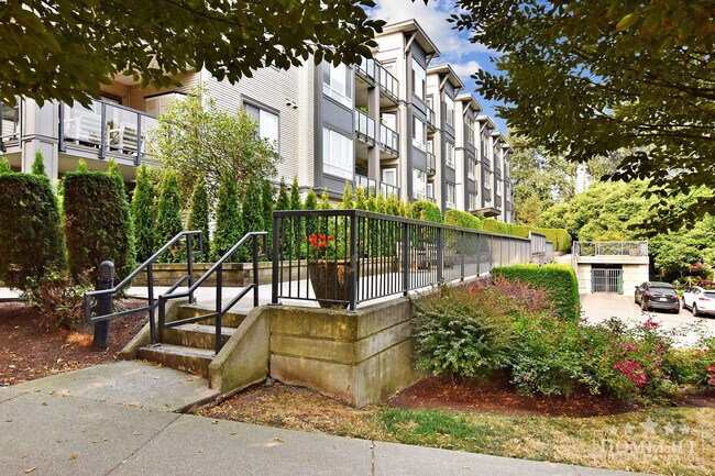 Photo du bâtiment - Top Floor 1 Bed 1 Bath + Den Condo for Rent in Central Abbotsford with 12' Ceilings