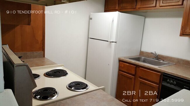 Building Photo - 2 bedroom apartment with fireplace