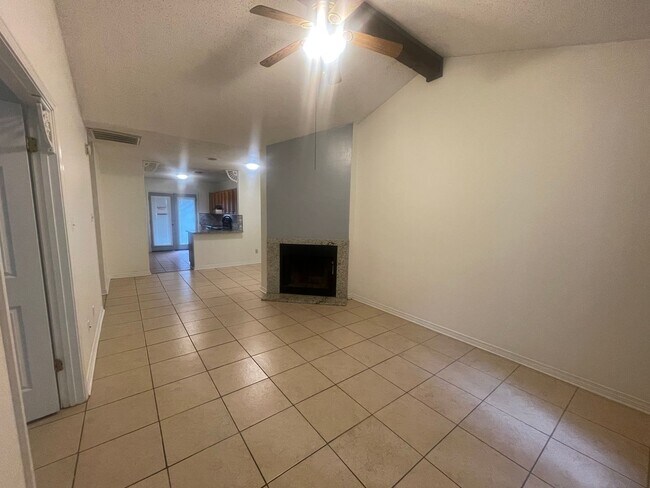 Foto del edificio - Southern Hills Charmer! Come see today!