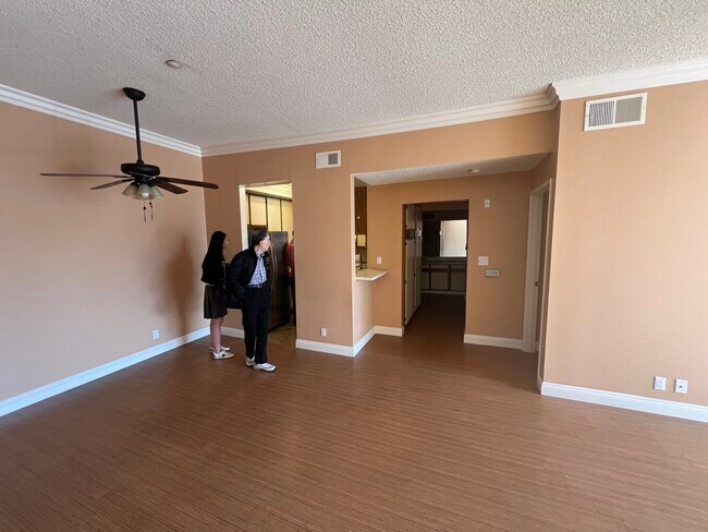 Foto del edificio - 533 S St Andrews Pl