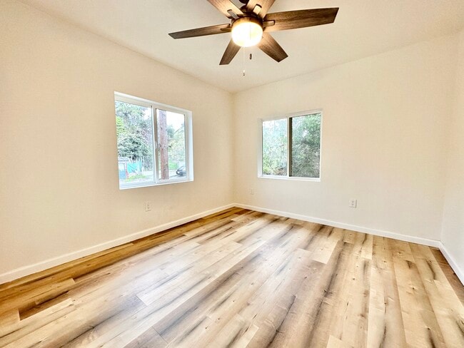 Building Photo - 203 Lake Shore Ter