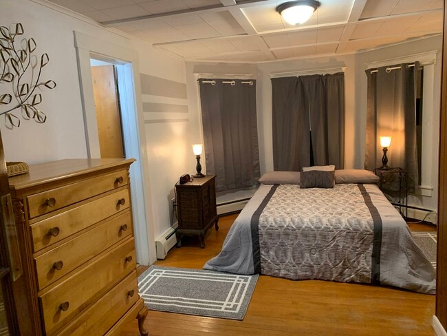 Bedroom - 87 Jackson Ave