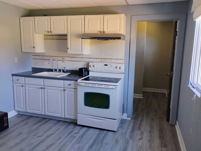 Building Photo - 6410 Normandy Dr