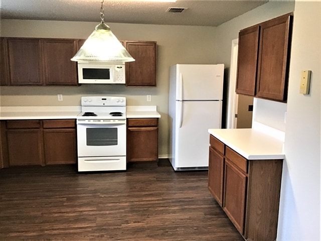 Building Photo - 16508 Jasmine Springs Dr