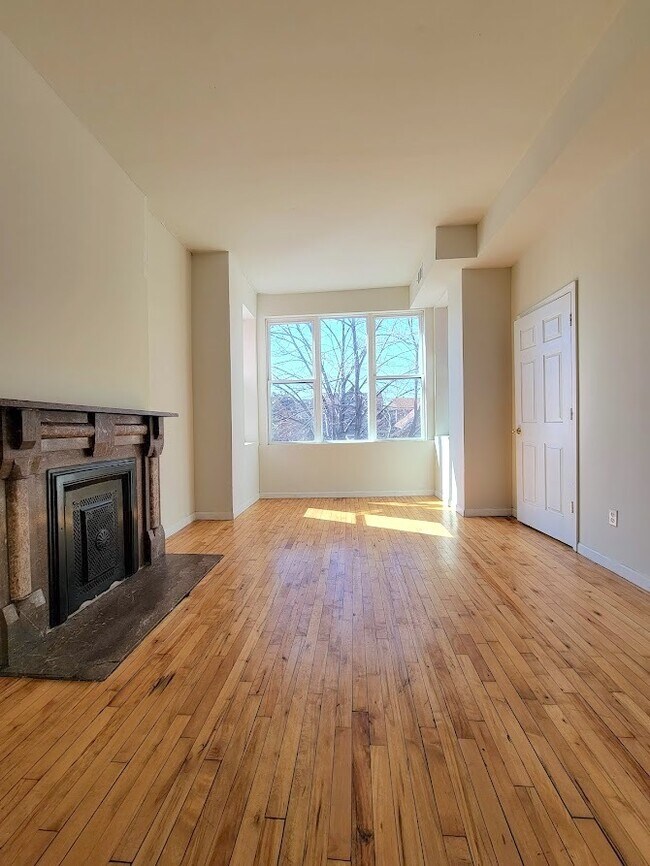 Building Photo - 1543 N Talman Ave