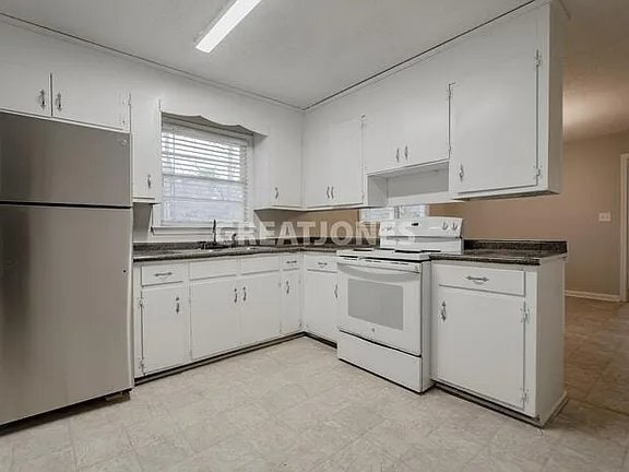 Building Photo - 321 Briercliff Dr
