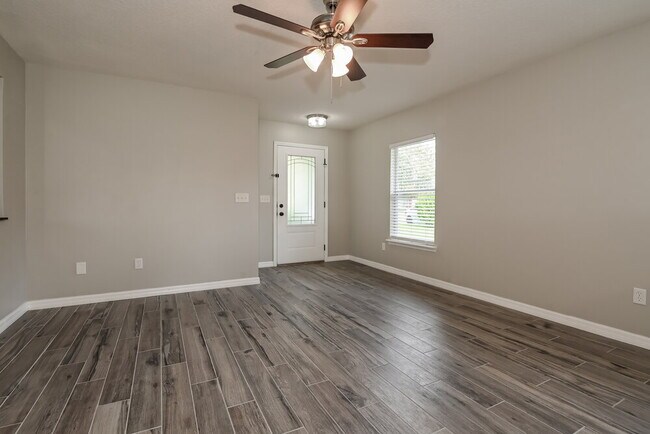 Foto del edificio - 168 Buck Run Way