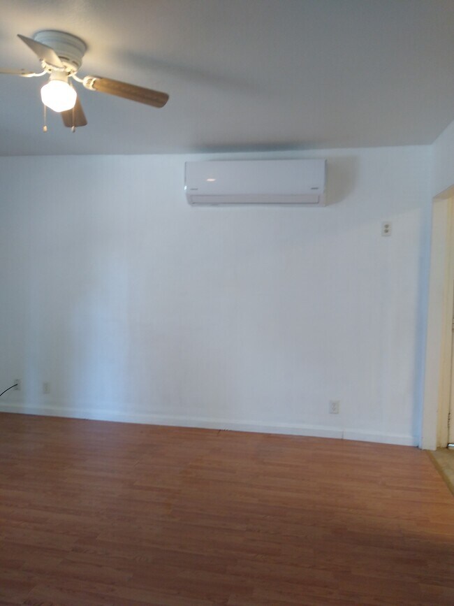 Foto del edificio - 2-232 C St