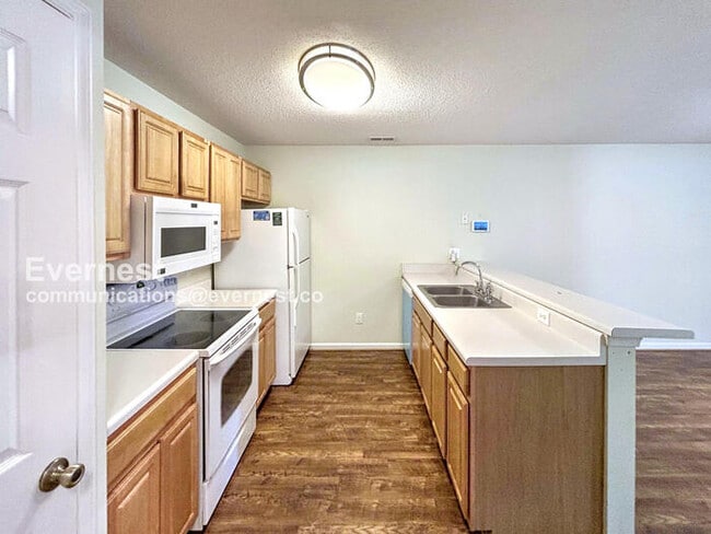 Building Photo - 1804 Westgate Cir