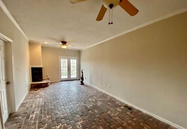 Building Photo - Charming Townhome in Ridgeland, MS