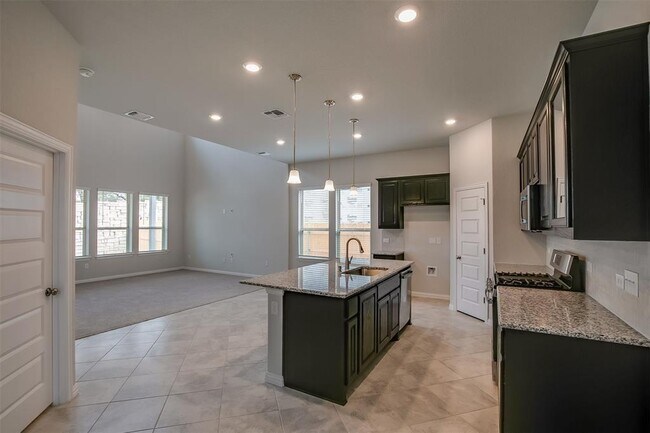 Foto del edificio - 12711 Bloomington Dr