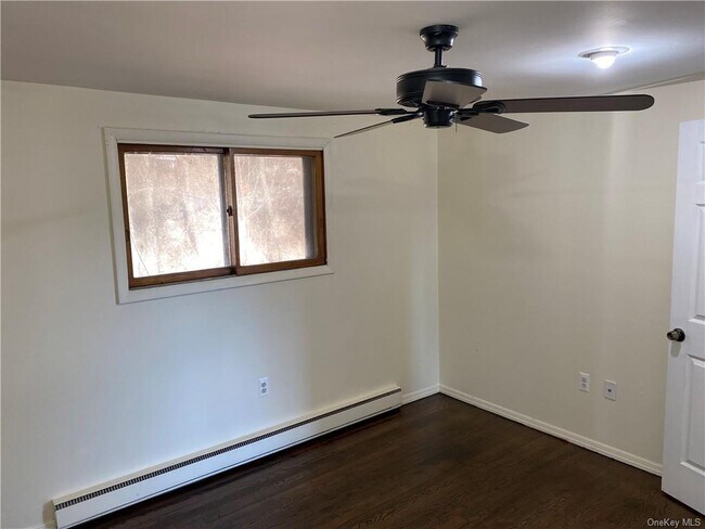 Building Photo - 1503 Parr Lake Dr