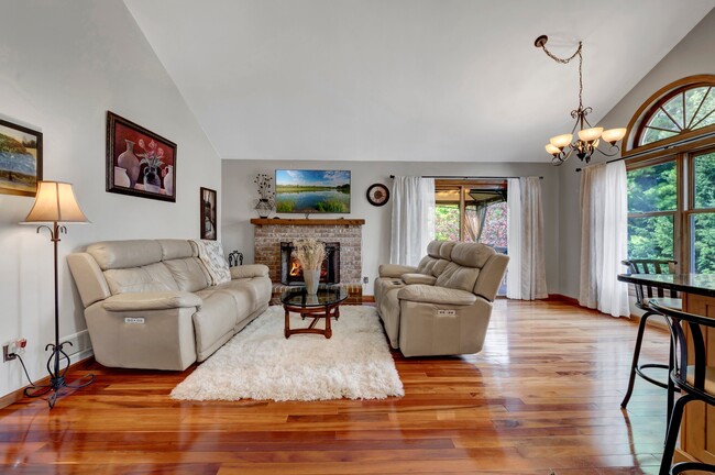 Foto del edificio - 2205 Comstock Ln N
