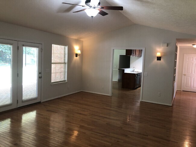 Foto del edificio - 3BR/2BA Home for Rent in Algood with Garage and Large Fenced Backyard
