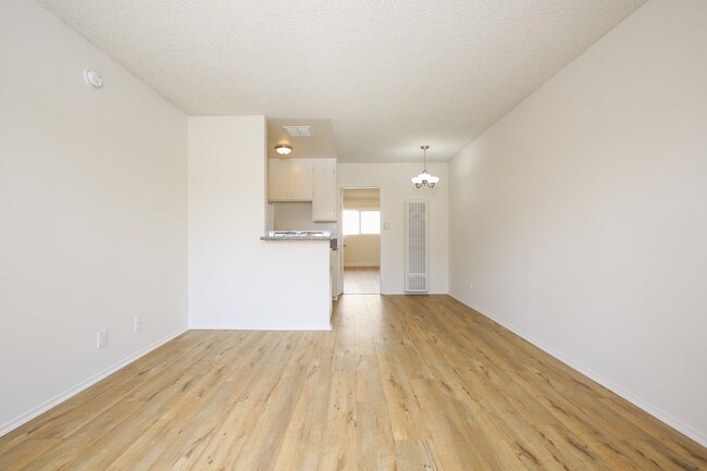 Foto del edificio - 12514 Culver Blvd