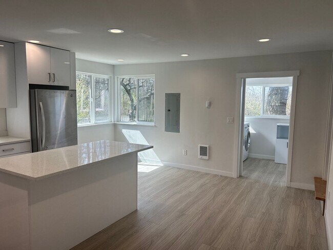 Foto del edificio - 4656 Bay Rd