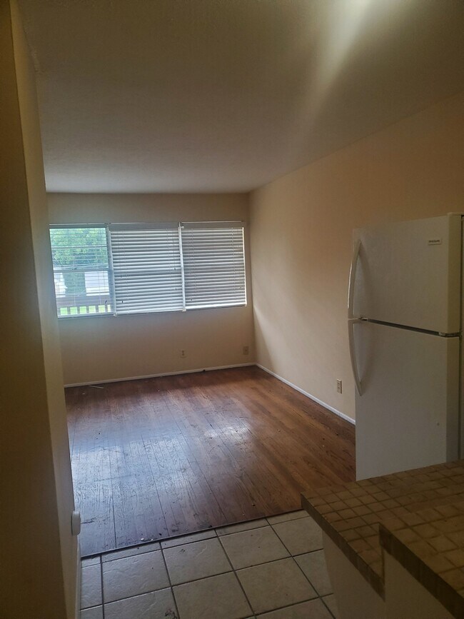 Foto del edificio - 1750 E Cherry St