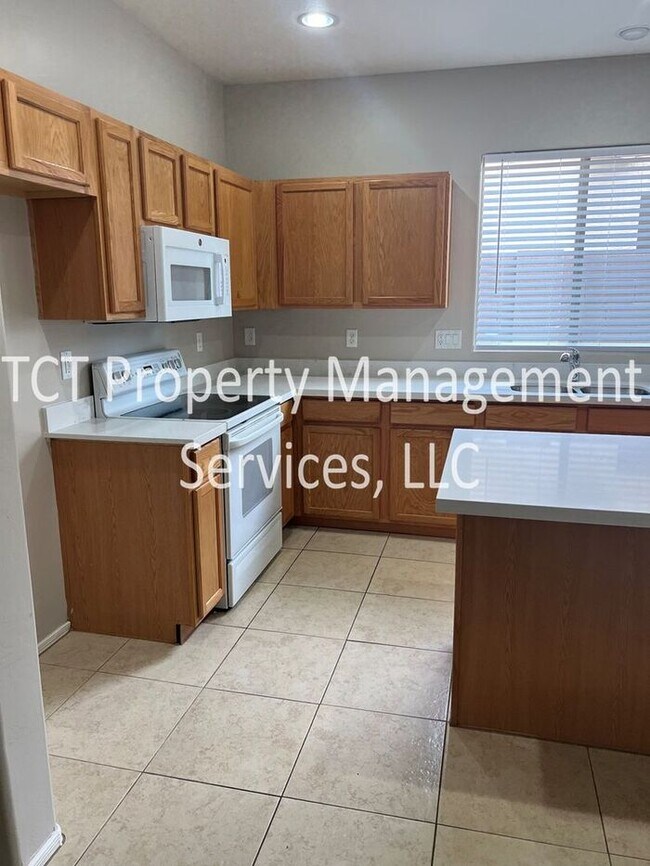 Foto del edificio - 4 Bedroom House in Power Ranch!