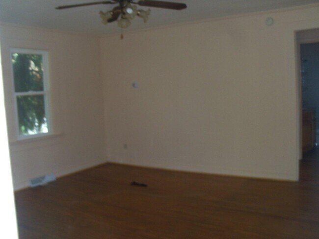 Building Photo - 156 Chestnut Hill Cove
