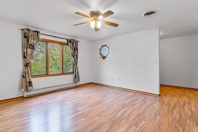 Viviendo - 175 N 10th Ave